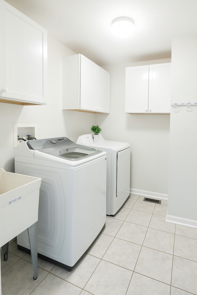 Building Photo - 1433 Deer Creek Ln