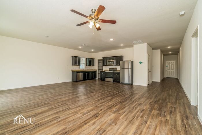 Building Photo - 554 London Dr