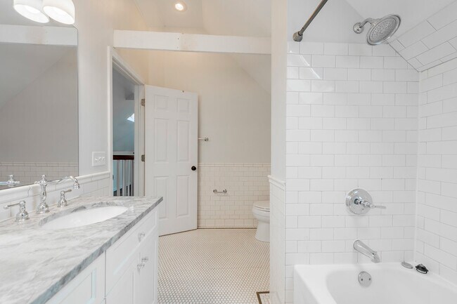 Building Photo - 1709 W Barry Ave