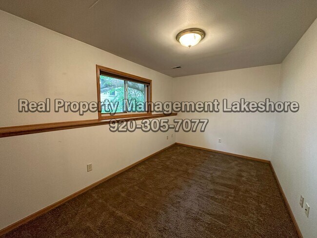 Building Photo - Spacious 5-Bedroom, 2-Bathroom House for Rent
