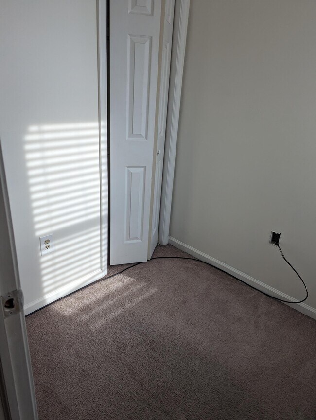 Building Photo - 1124 N Walnut St