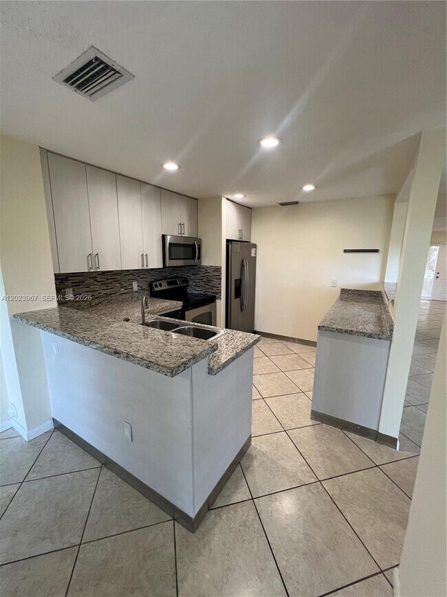 Building Photo - 16373 Malibu Dr