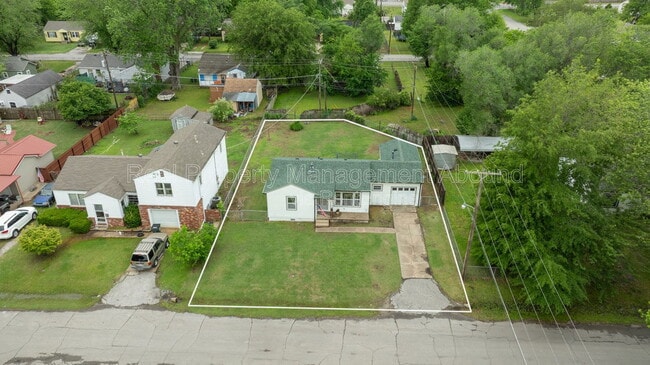 Building Photo - 314 N Birch St