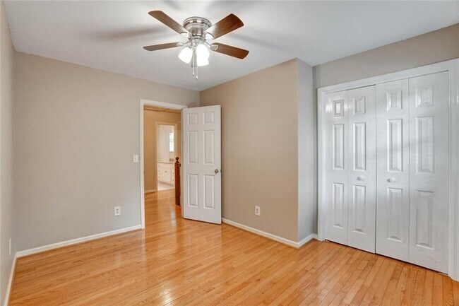 Building Photo - 295 Oakmere Rd