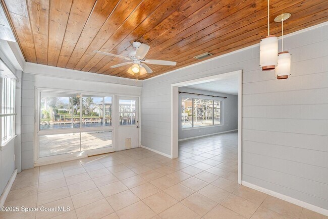 Building Photo - 1740 S Harbor Dr