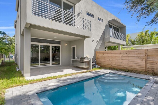 Building Photo - This beautiful new townhome  or rentoffers...