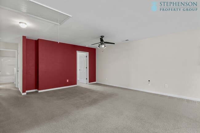 Building Photo - Freshly Remodeled 5 Bedroom with Primary B...