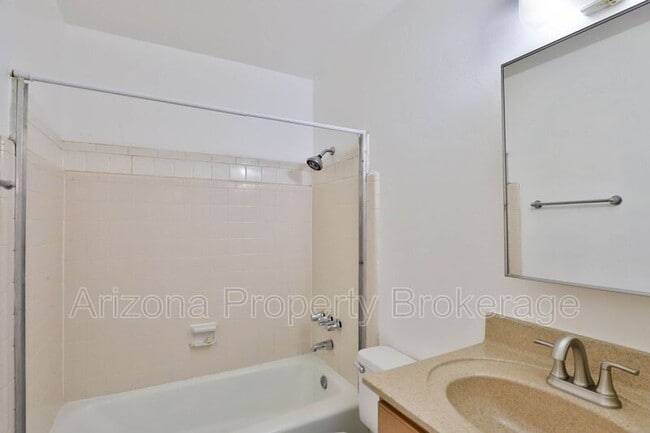 Building Photo - 1702 W Vogel Ave