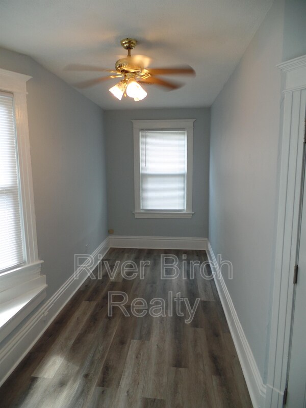 Building Photo - 457 W Lawrence Ave