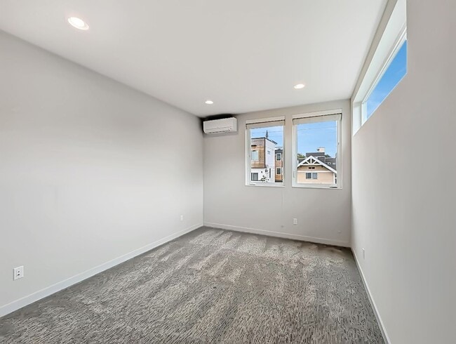 Building Photo - Stunning Two-Bedroom Townhome with Rooftop...