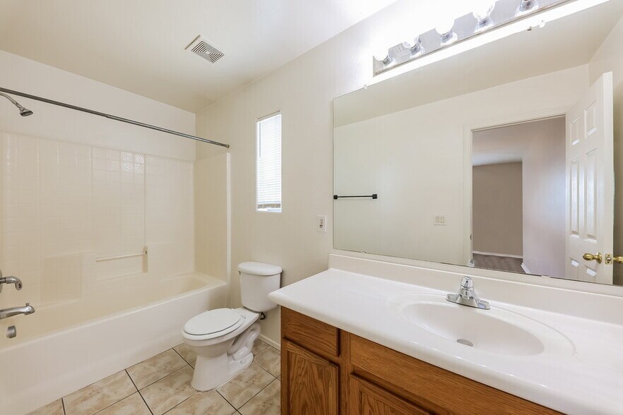 Building Photo - 7222 S 37th Dr