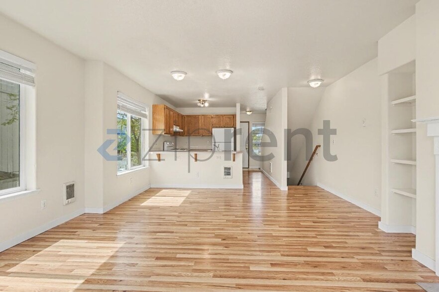 Building Photo - 1530 NE 68th Ave