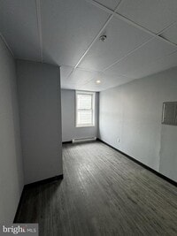 Building Photo - 15 S Church Ln