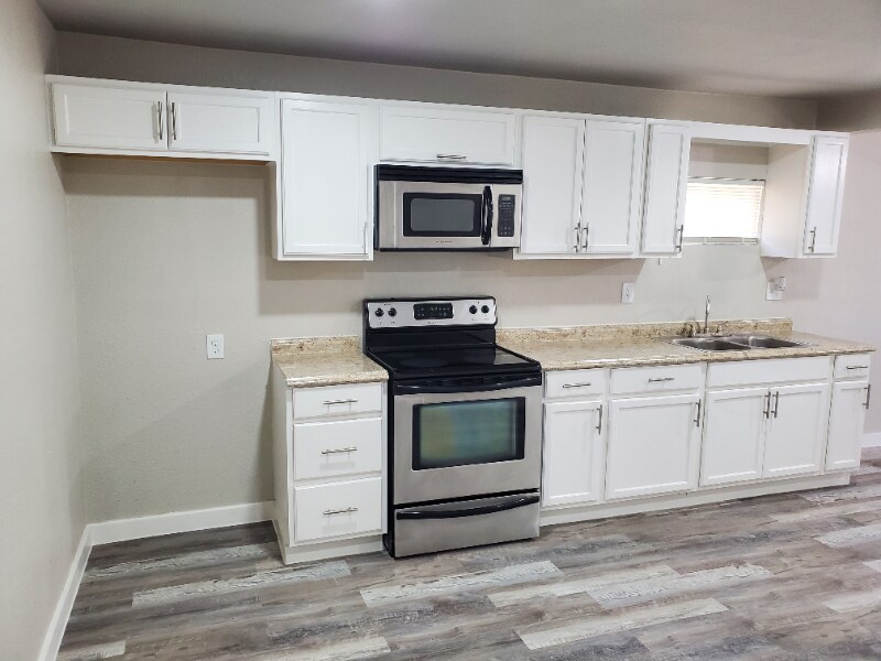 Building Photo - 1623 E Waco Ave