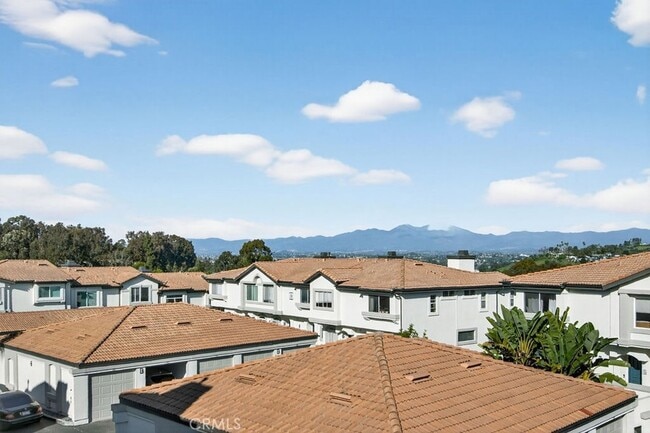 Building Photo - 30902 Club House Dr