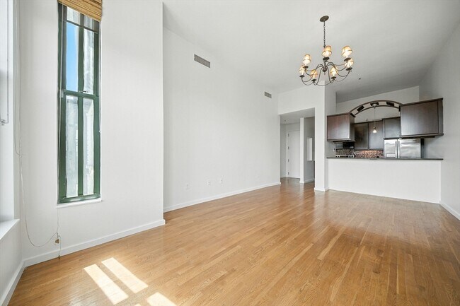Building Photo - 567 Tremont St