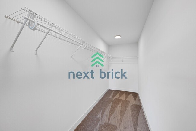 Building Photo - "Charming 3-Bedroom Townhouse Oasis in Heart of Seattle – Spacious 1460 Sq Ft with 2 Full Baths!"