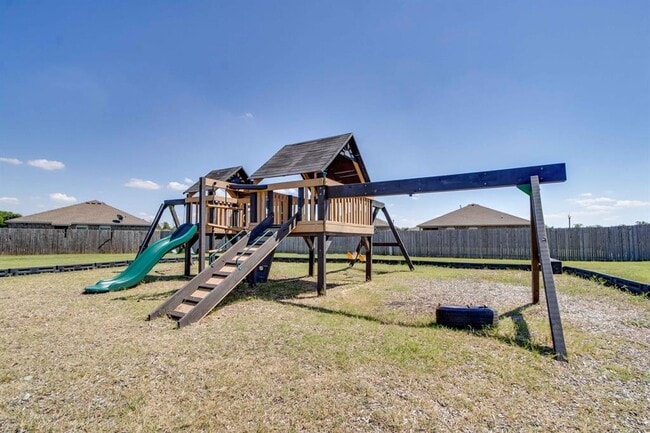 Building Photo - 2217 Stella Rd