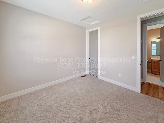 Building Photo - 8423 W Brooks Dr