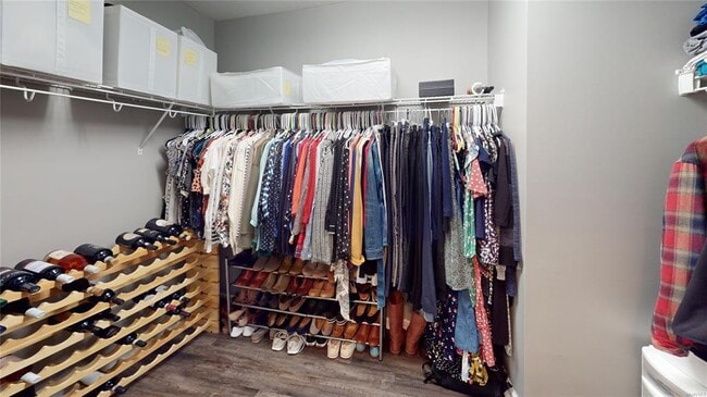 Building Photo - 1067 E Poplar St