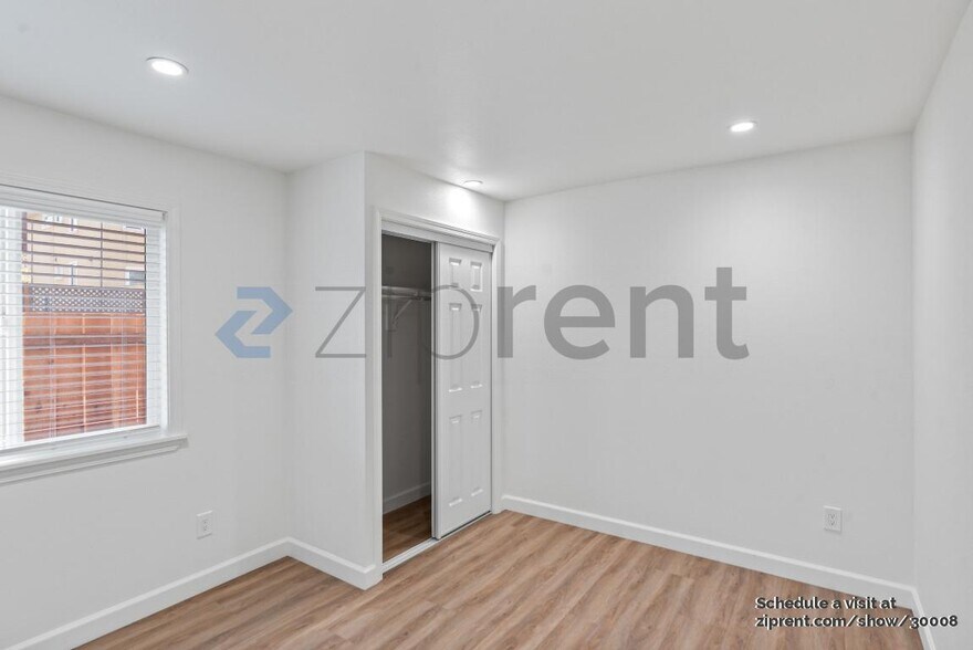 Building Photo - Unit