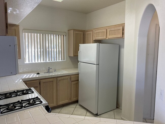 Building Photo - 2br with wood flooring on first floor in g...