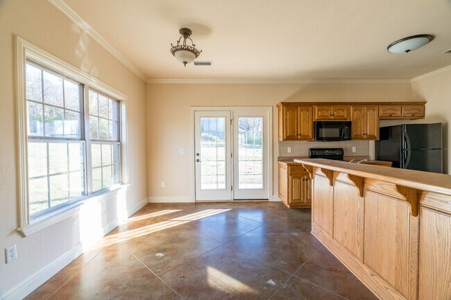 Building Photo - Four Bedroom Home Walking Distance to UofA! Lawn Care Included! AVAILABLE IN JULY!!!!!