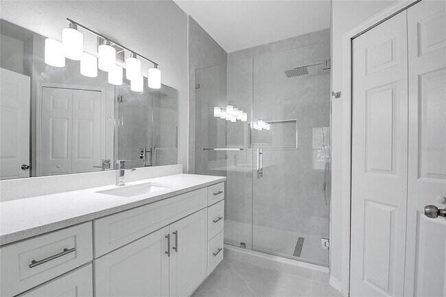 Building Photo - 6005 Westgate Dr
