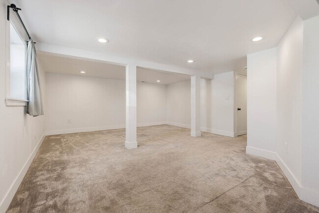 Building Photo - 4143 SW Kenyon St