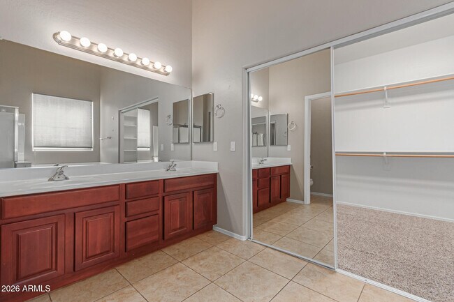 Building Photo - 2206 W Fawn Dr