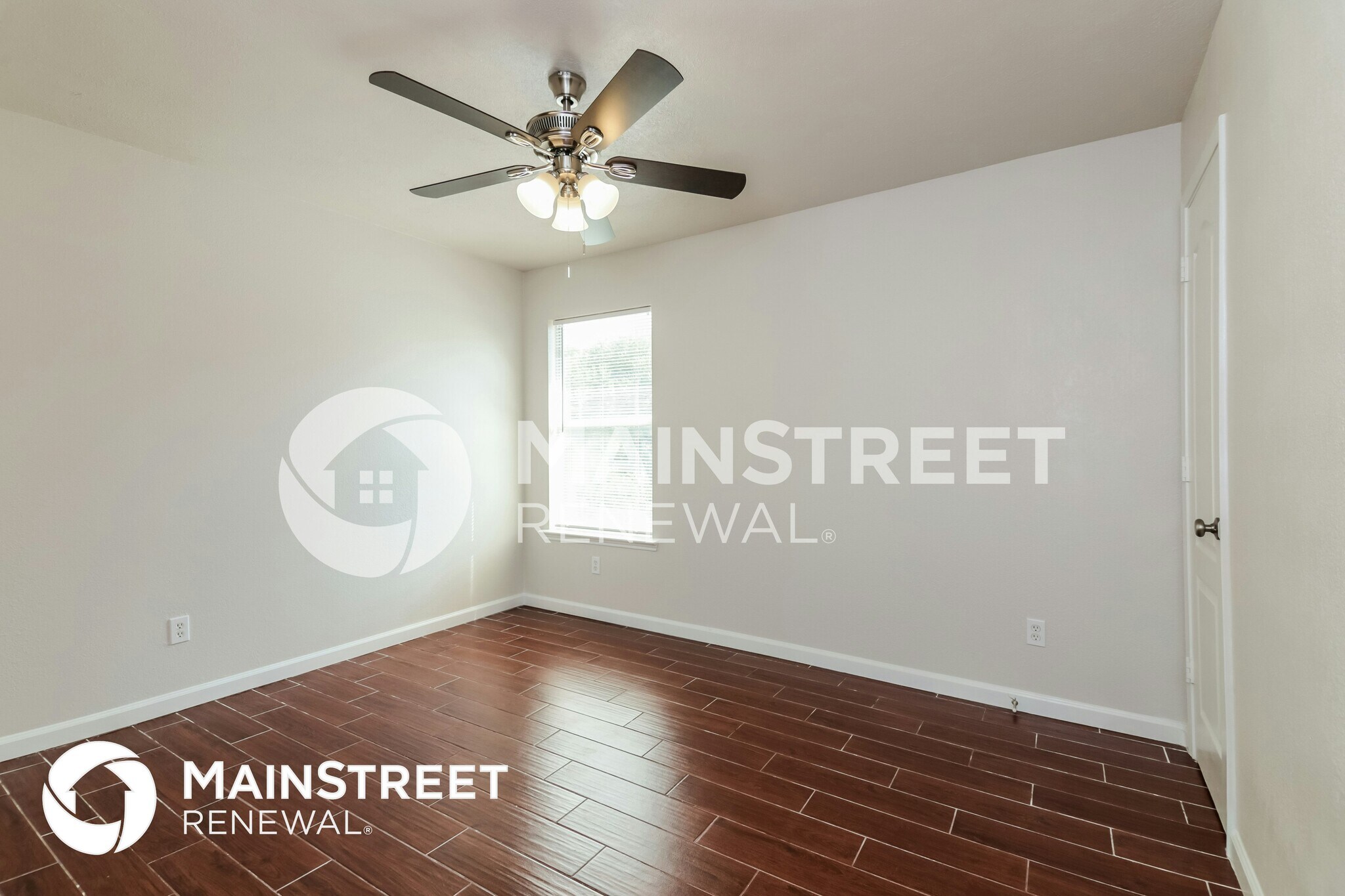 Building Photo - 4602 Lee Hutson Ln