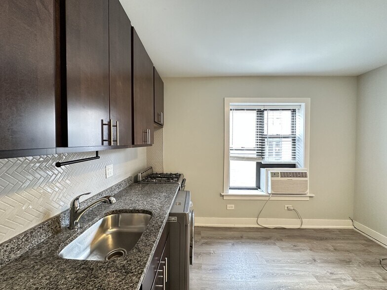 Building Photo - 434.5 W Belden Ave