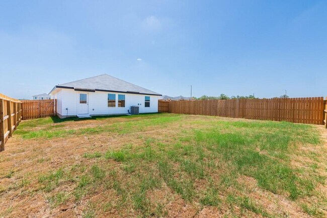 Building Photo - 2115 Windflower Ln