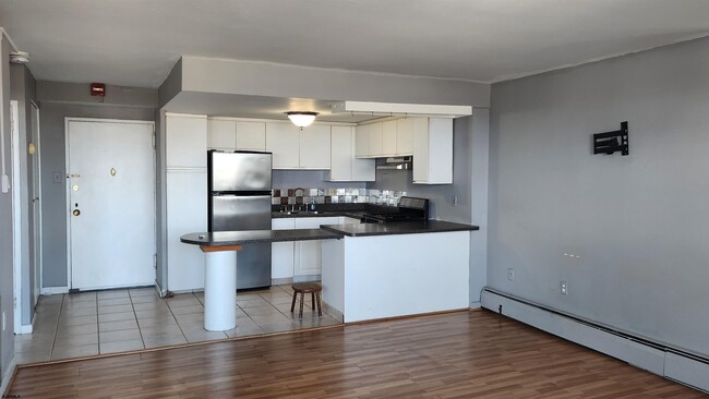 Building Photo - 3817 Ventnor Ave