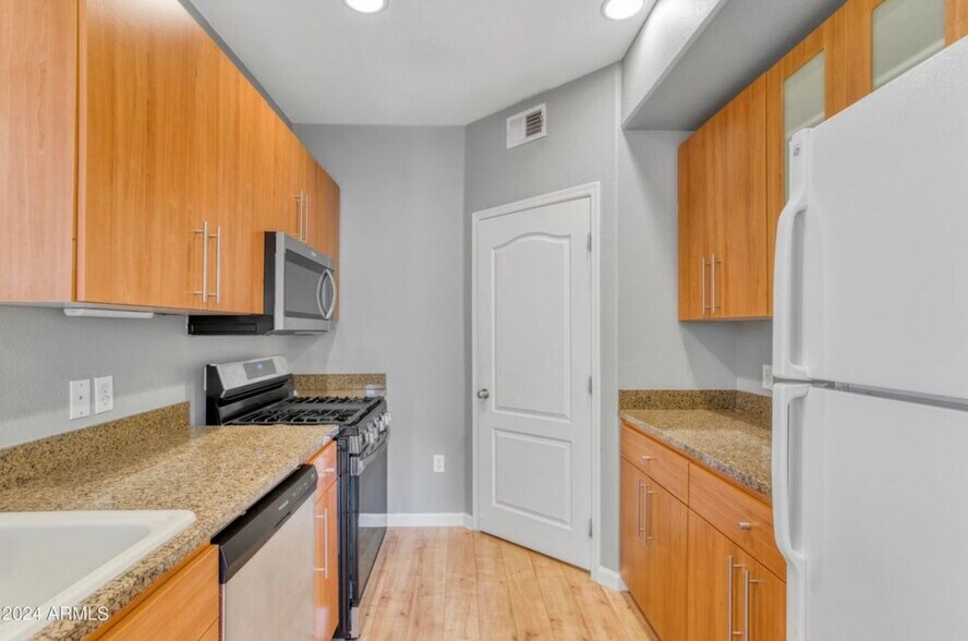 Building Photo - 6900 E Princess Dr