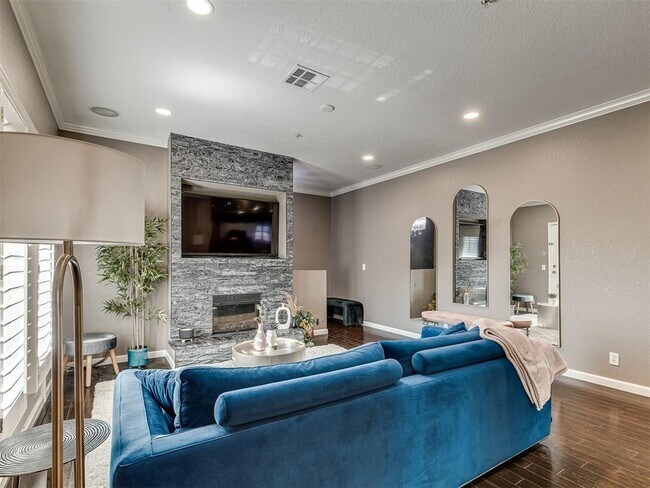 Building Photo - 6162 N Brookline Ave