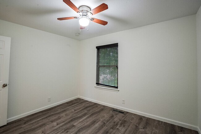 Building Photo - 7800 Northcrest Blvd