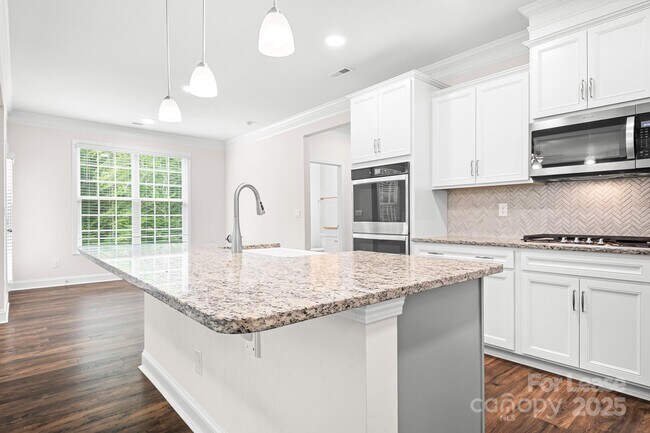 Building Photo - 1076 Thoroughbred Dr.