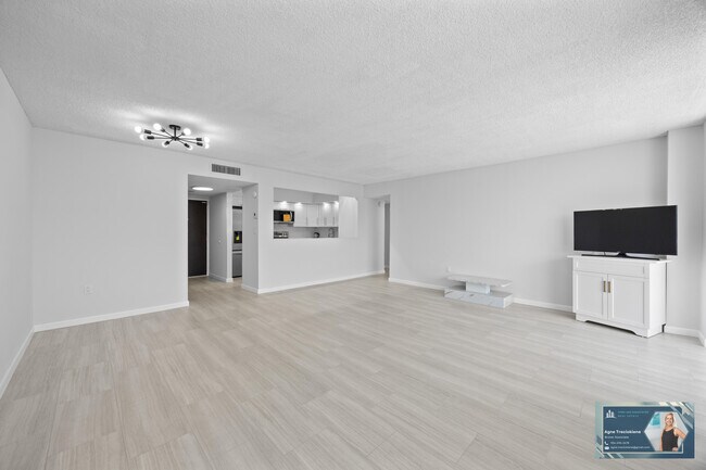 Building Photo - 2801 NE 183rd St