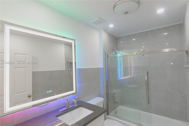 Building Photo - 518 NE 48th St