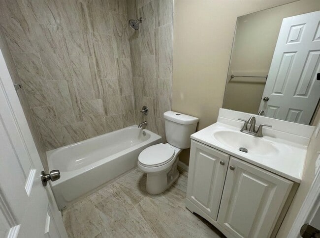 Building Photo - 1255 Amelia Ave