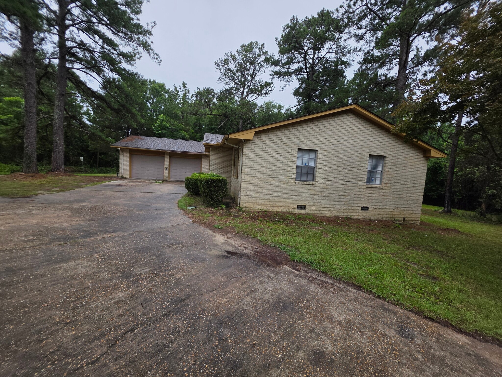 Building Photo - 1403 Ellison Ave