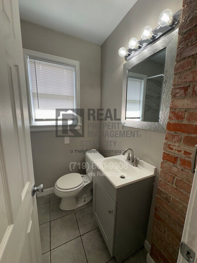 Building Photo - 2619 7th Ave