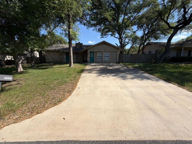 Building Photo - 9405 Newberry Dr