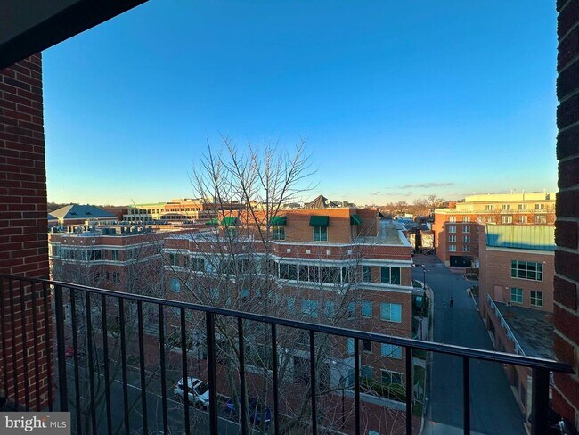 Building Photo - 1600 Prince St