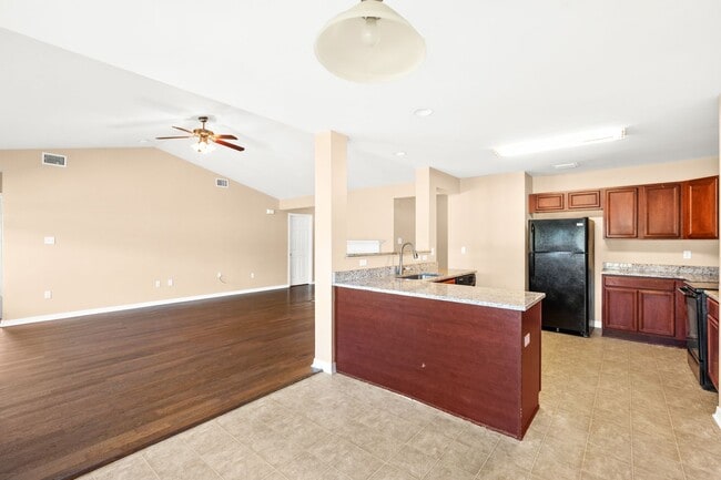 Building Photo - 3235 Bellingrath Dr