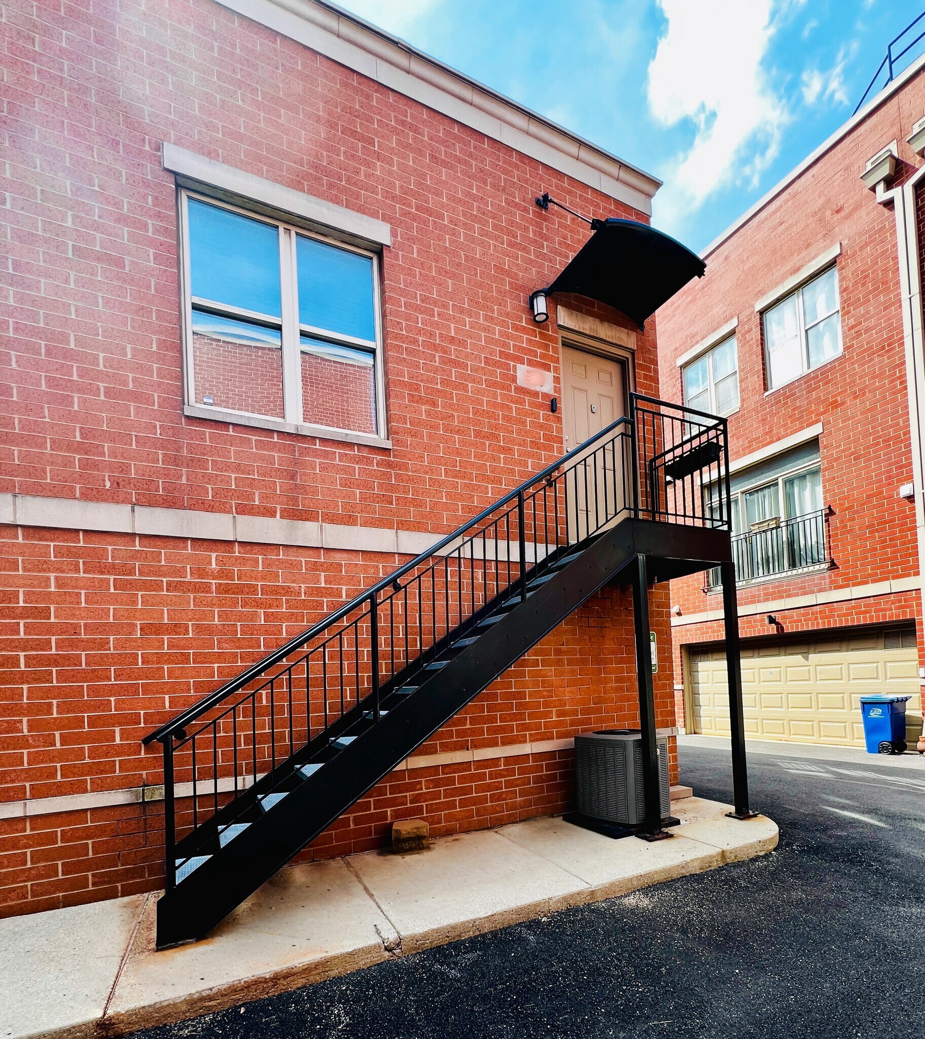 Building Photo - 715 W Eastman St