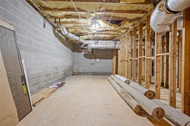 Building Photo - 219 Deerhill Dr