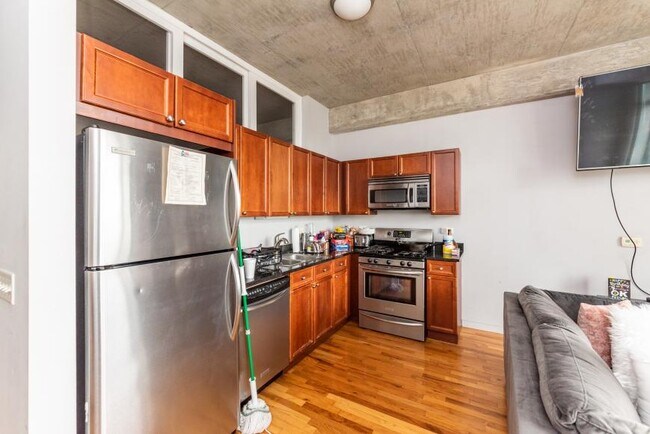 Building Photo - 2 bedroom in Chicago IL 60616