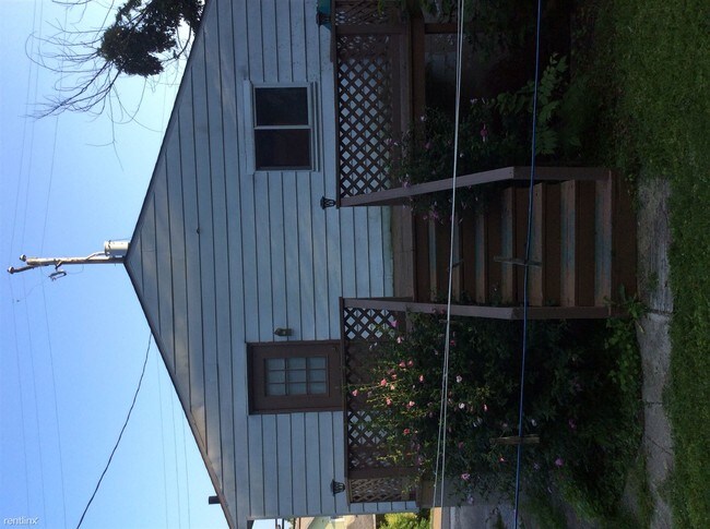 Primary Photo - 325 E Clinton St